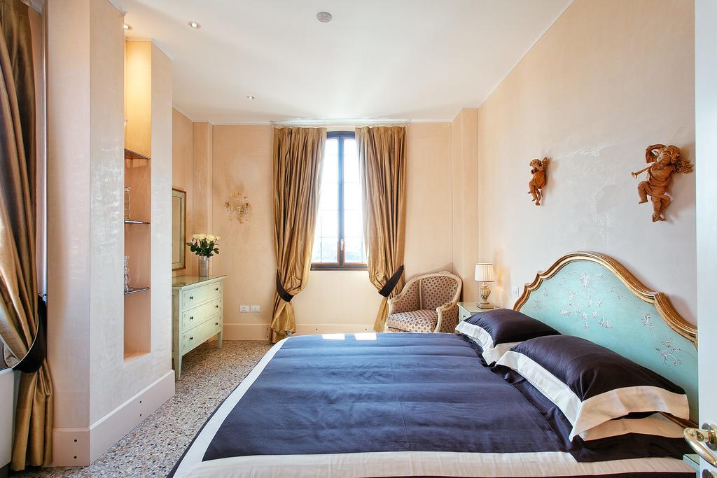 Deluxe Lagoon View Apartment Venice